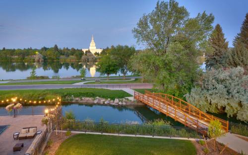 Сад в Hilton Garden Inn Idaho Falls