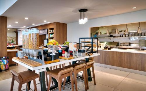 Кухня или мини-кухня в Hilton Garden Inn Idaho Falls
