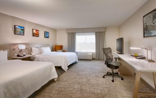 Кровать или кровати в номере Hilton Garden Inn Idaho Falls