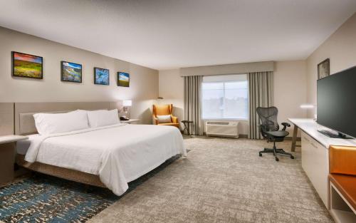 Телевизор и/или развлекательный центр в Hilton Garden Inn Idaho Falls