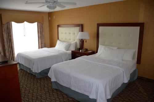 Ένα ή περισσότερα κρεβάτια σε δωμάτιο στο Homewood Suites by Hilton Brighton