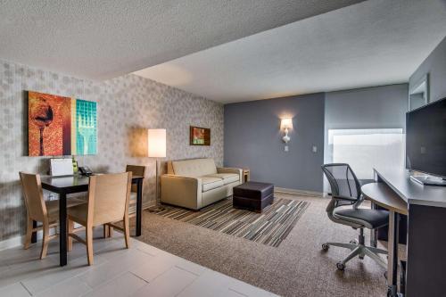 a living room with a room with a couch and a desk at Home2 Suites by Hilton DFW Airport South Irving in Irving