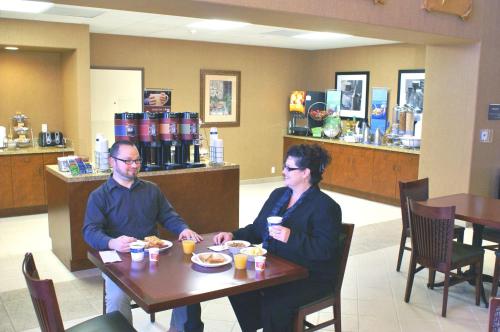 Tetamu yang menginap di Hampton Inn & Suites Red Bluff