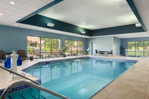 Πισίνα στο ή κοντά στο Hampton Inn Wausau