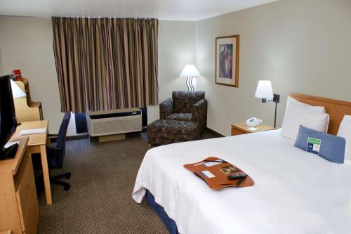 a hotel room with a bed and a chair at Hampton Inn Las Vegas/Summerlin in Las Vegas