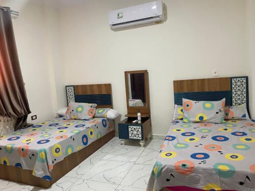Katil atau katil-katil dalam bilik di Vilaria King mariot fully air conditioned villa فيلاريا كنج مريوط فيلا مكيفه بالكامل