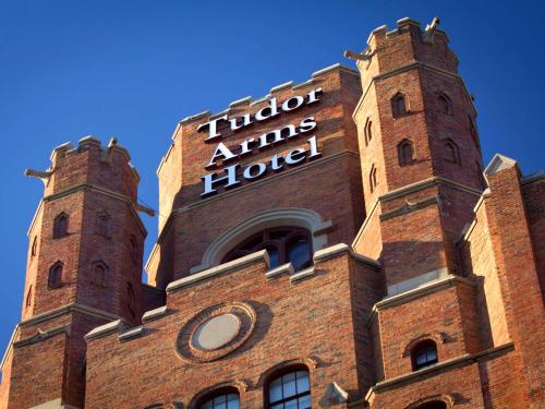 The Tudor Arms Hotel Cleveland - a DoubleTree by Hilton Image