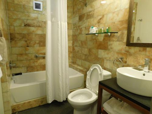 The Tudor Arms Hotel Cleveland - a DoubleTree by Hilton Image