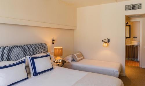 Letto o letti in una camera di Hotel Isabella's Llafranc