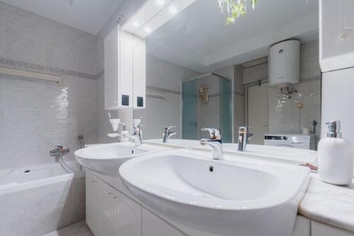 Spacious 3BR Apartment 5th floor