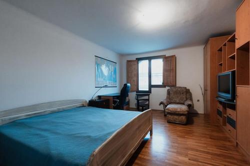 Spacious 3BR Apartment 5th floor