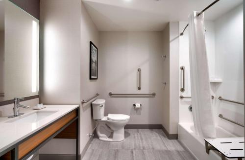 Koupelna v ubytování Hilton Garden Inn Prescott Downtown, Az