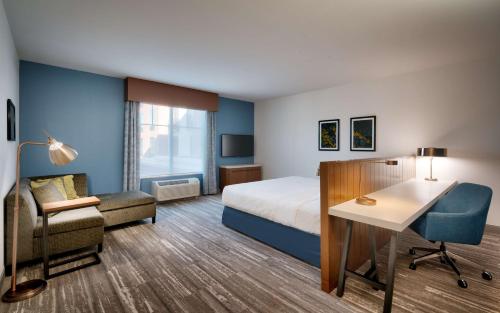Postel nebo postele na pokoji v ubytování Hilton Garden Inn Prescott Downtown, Az