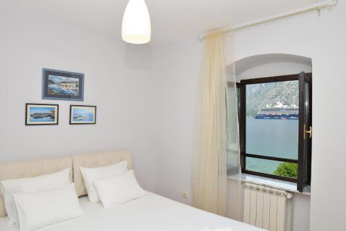 Foto da galeria de Apartments Saxo em Kotor