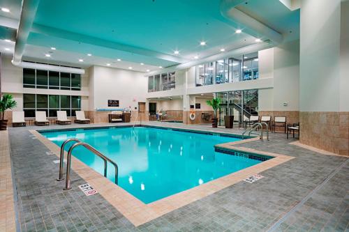 a pool in the lobby of a hotel at DoubleTree by Hilton Hotel Bristol in Bristol