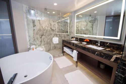Hilton Los Angeles-Universal City photo 38