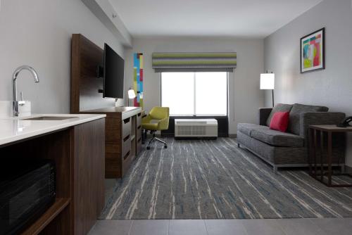 a kitchen and living room with a couch and a living room at Hampton Inn & Suites Alpharetta Roswell in Alpharetta