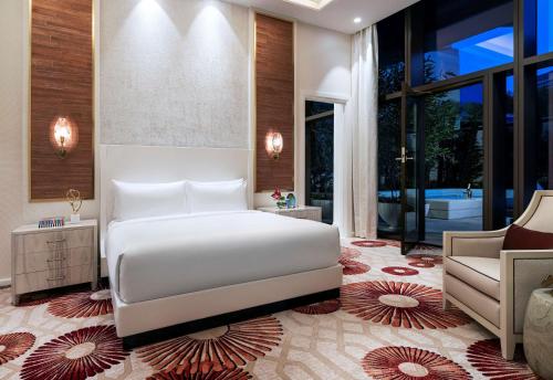 Łóżko lub łóżka w pokoju w obiekcie Crockfords Las Vegas, LXR Hotels & Resorts at Resorts World