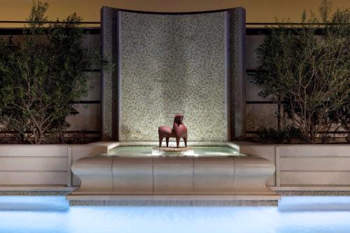 Goście zatrzymujący się w obiekcie Crockfords Las Vegas, LXR Hotels & Resorts at Resorts World