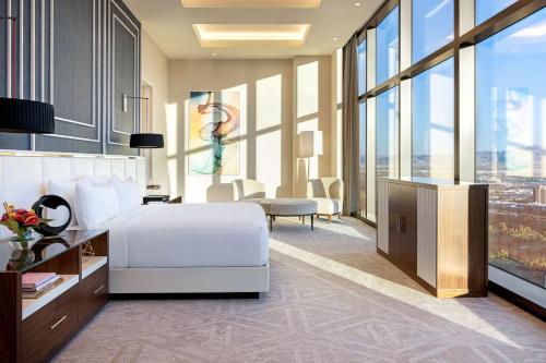 Część wypoczynkowa w obiekcie Crockfords Las Vegas, LXR Hotels & Resorts at Resorts World