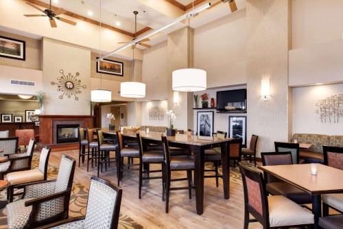 Zona de estar de Hampton Inn & Suites Addison