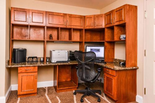 a home office with a desk and a chair at Hilton Garden Inn Detroit Southfield in Southfield
