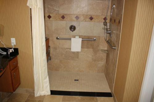 Kúpeľňa v ubytovaní Homewood Suites Saint Cloud