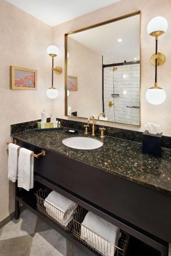 Ένα μπάνιο στο Hilton Pearl River