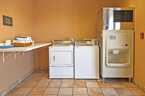 Cucina o angolo cottura di Hampton Inn Kayenta Monument Valley