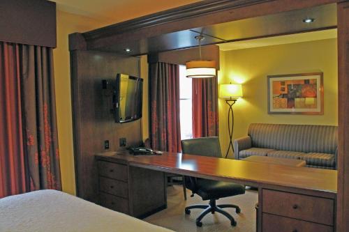 a hotel room with a desk and a bed at Hampton Inn & Suites - Saint Louis South Interstate 55 in Saint Louis