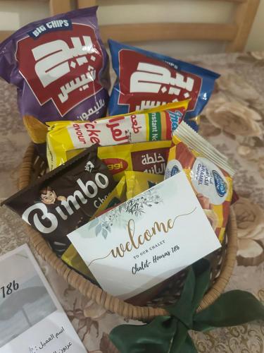 a basket filled with chips and a piece of paper at North coast rent Chalet / شاليه للايجار في الساحل in Dawwār Abū Duray‘ah ‘Abd al Karīm