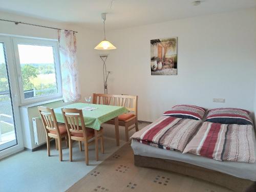 Postel nebo postele na pokoji v ubytování Ferienwohnung Taubertal Familie Arold