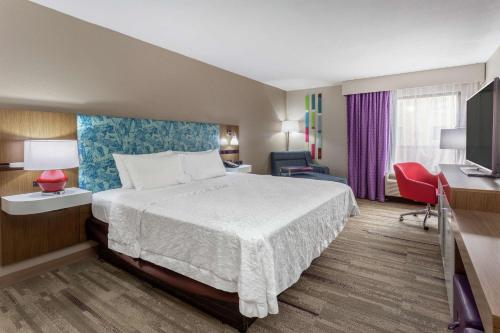 a hotel room with a bed and a desk at Hampton Inn Biloxi-Ocean Springs in Biloxi