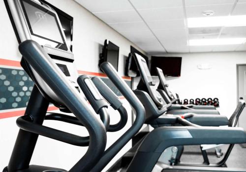 a gym with rows of treadmills at Hampton Inn & Suites Richmond Glenside in Richmond