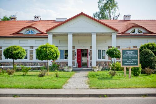 a building with a sign in front of it at Kuźnia Pałacowa in Korczew