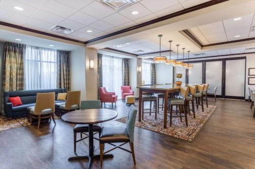 Posezení v ubytování Hampton Inn Minneapolis/Shakopee