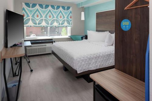 Llit o llits en una habitació de Tru by Hilton Round Rock