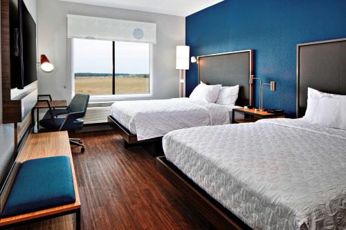 a hotel room with two beds and a window at Tru By Hilton Terrell in Terrell