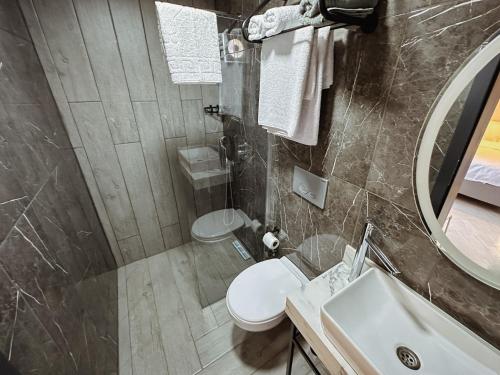 Bilik mandi di Hostel Amasra