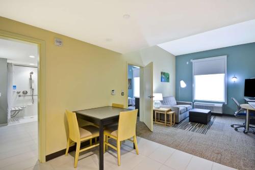 TV/Unterhaltungsangebot in der Unterkunft Home2 Suites By Hilton Maumee Toledo