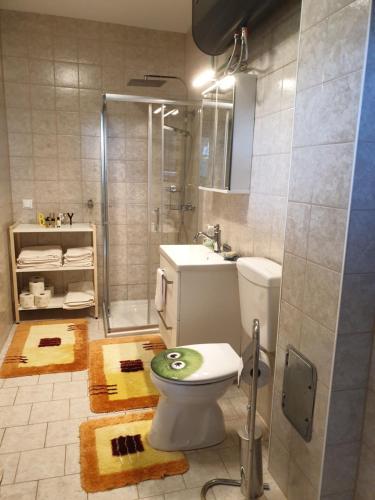 Kúpeľňa v ubytovaní Ferienwohnung mit Pool an der Apfelstraße