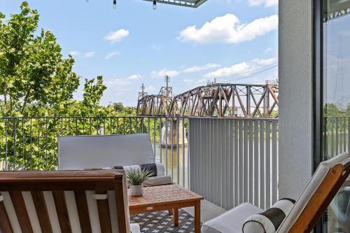 River View, Balcony, Germantown, Central, Elevator Image
