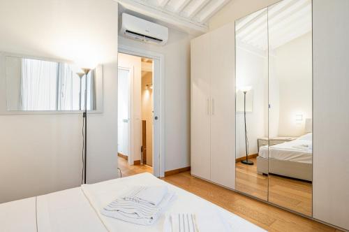 GuestHost - La Corte del Re - Piazza della Libertà Apartment