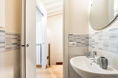 GuestHost - La Corte del Re - Piazza della Libertà Apartment