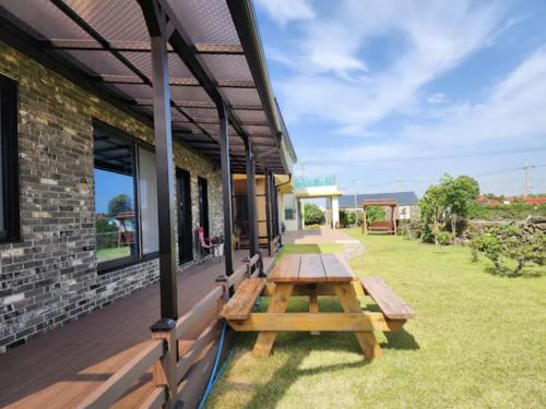 Taman di luar Mirine Jeju