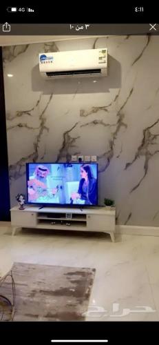A television and/or entertainment centre at الاحساء شقق سكنيه