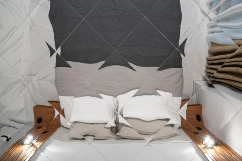 a room with two pillows and a table with lights at The Mirror Room in Veliko Tŭrnovo
