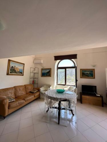 a living room with a table and a couch at Casa Paolina - casa vacanze in Capri