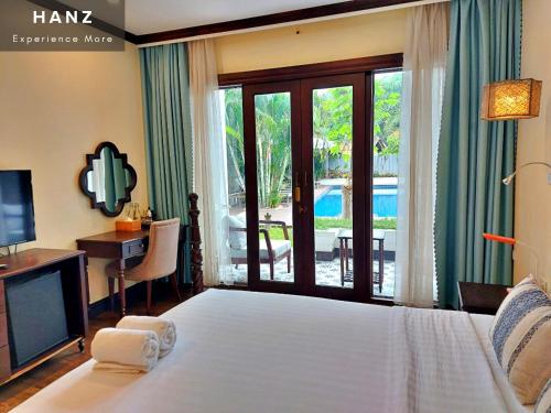 מיטה או מיטות בחדר ב-Sunrise Hotel Luang Prabang MekongRiver