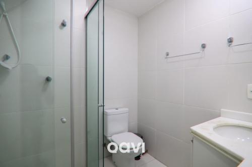 a bathroom with a shower and a toilet and a sink at In Mare Bali Resort Beira Mar em Cotovelo by Qavi in Parnamirim